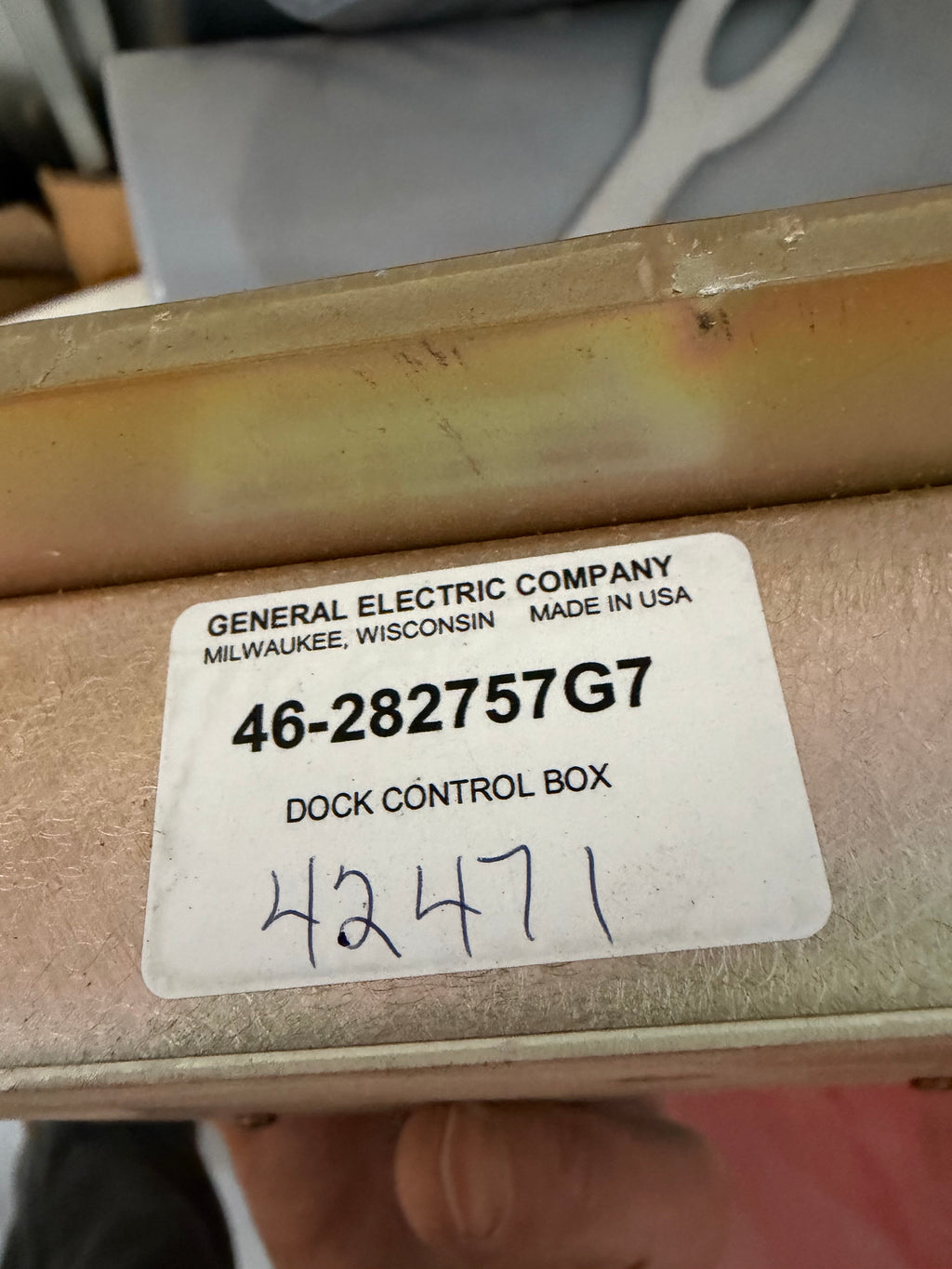 MOTOR DOCK TABLE SN 32309B WITH DOCK CONTROL BOX 46-282757G7